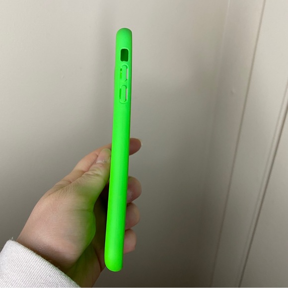 PRINCESS POLLY The Classic IPhone 11 Case Neon Green - Picture 7 of 9